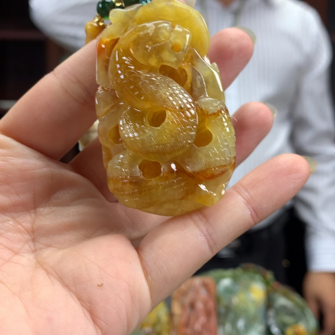 蛇纹石玉未镶嵌颈饰