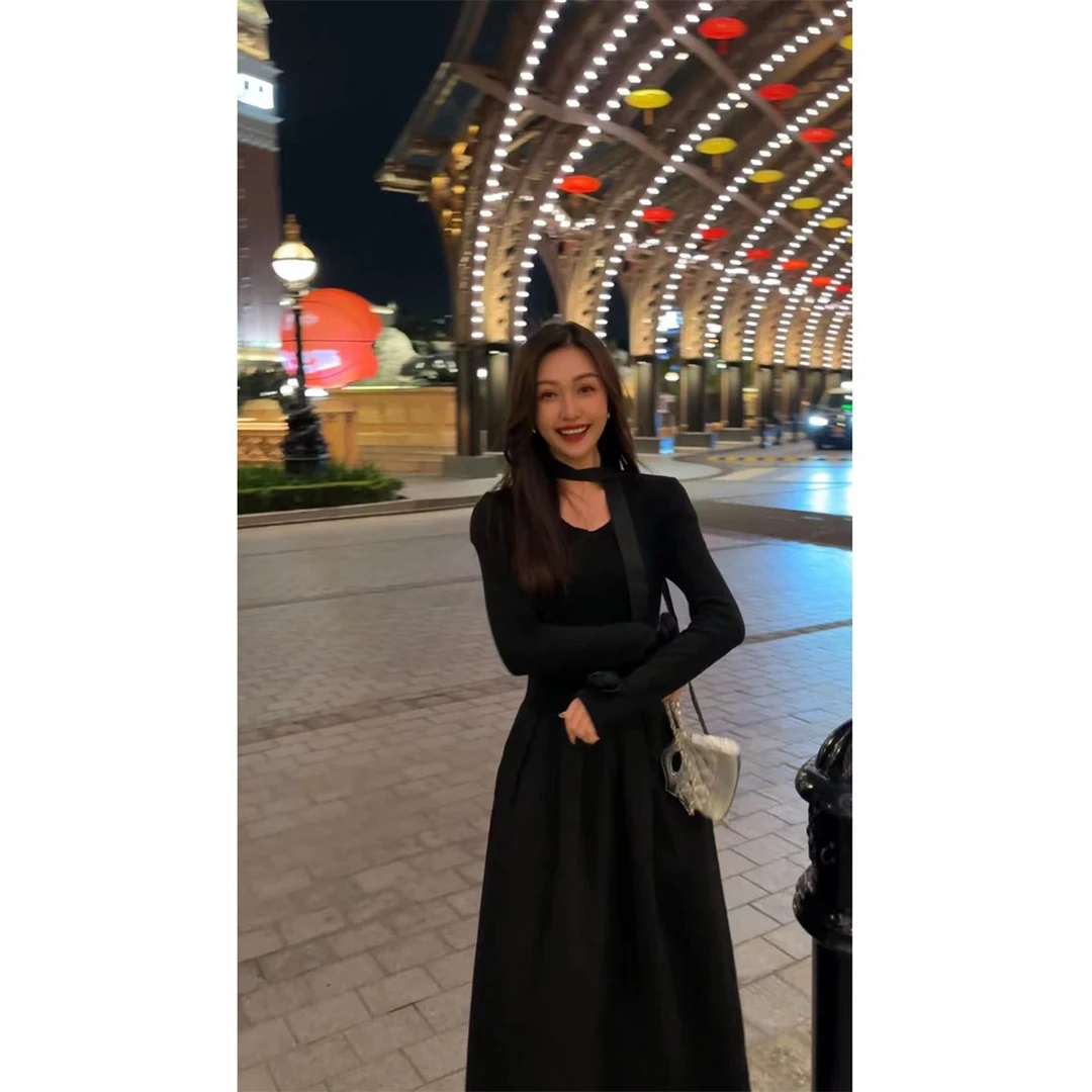 W·HAHA【意式黑咖】赫本高级黑长袖连衣裙51929