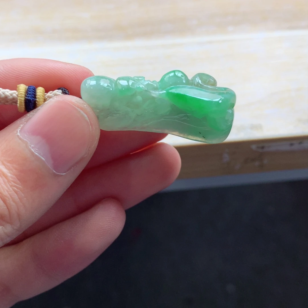 翡翠颈饰未镶嵌吊坠