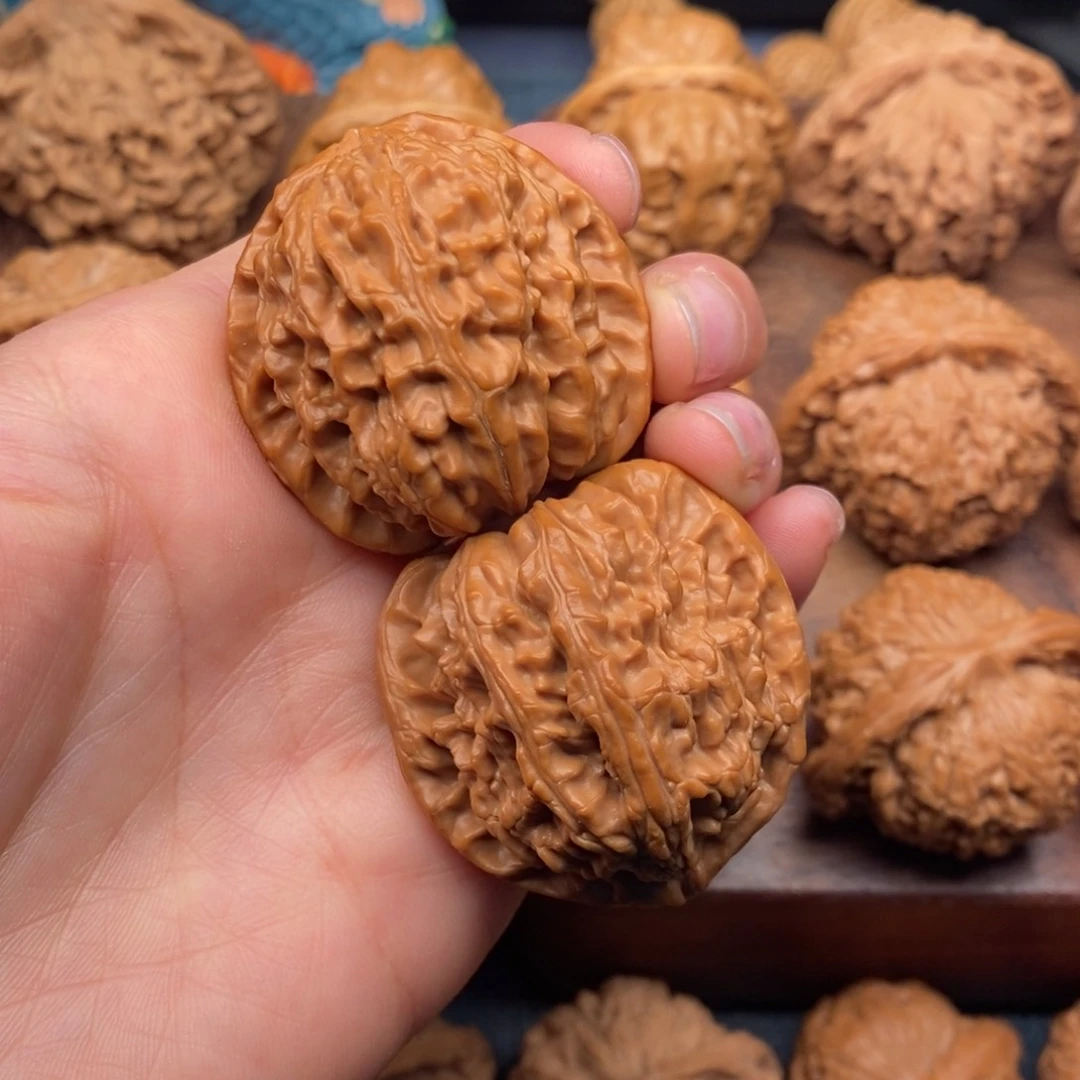 文玩核桃把件38老树原桩三角白，大克重44克重