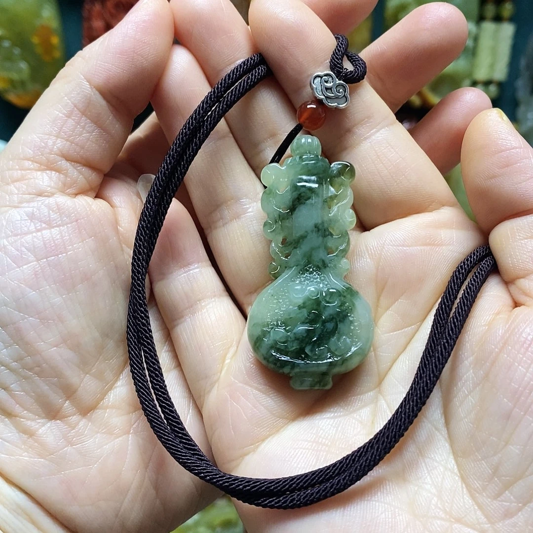 岫玉未镶嵌吊坠(赠链)