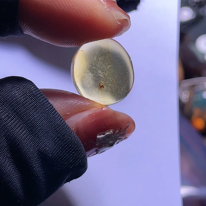 琥珀裸石未镶嵌田****堂。。