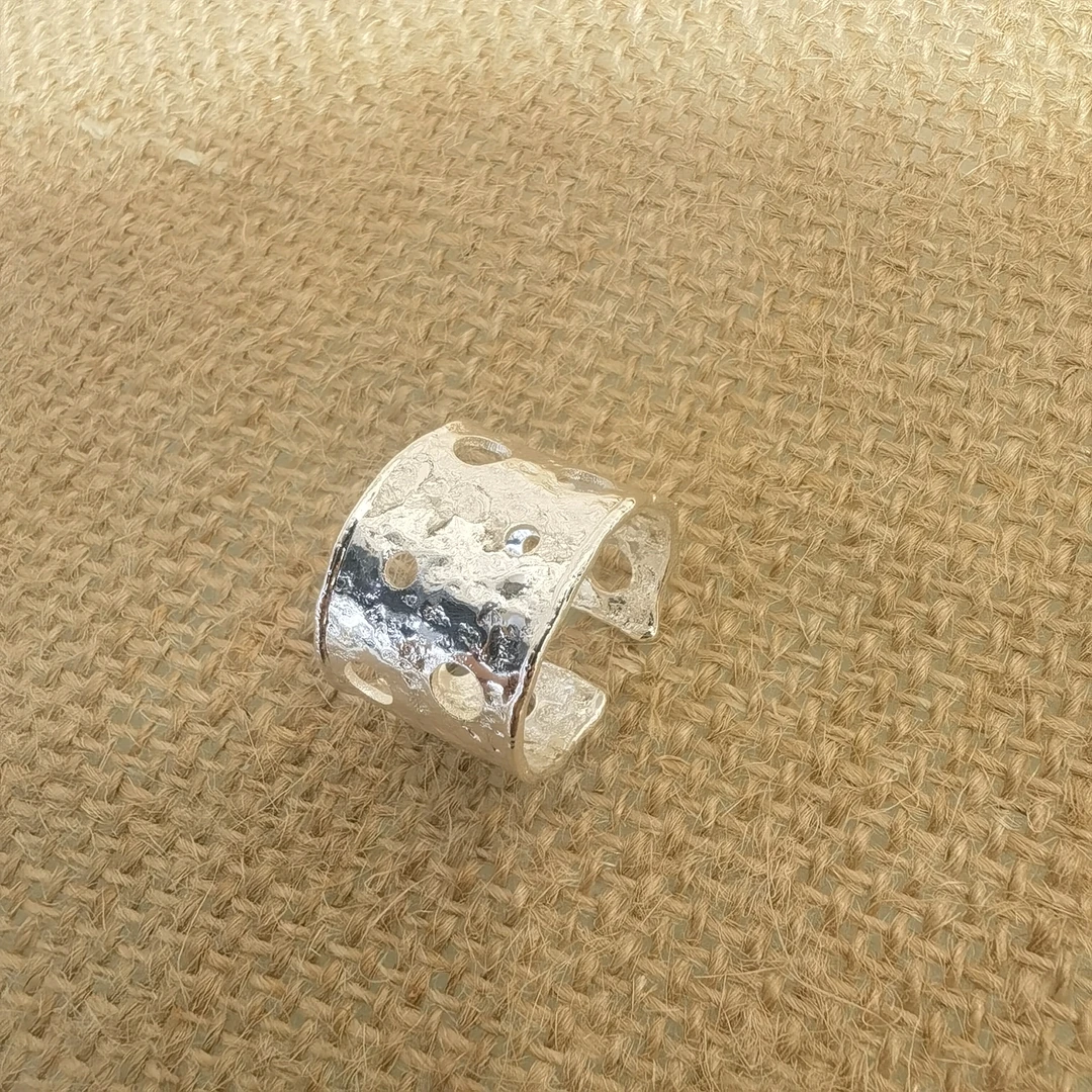 C627银色楼空宽面戒指