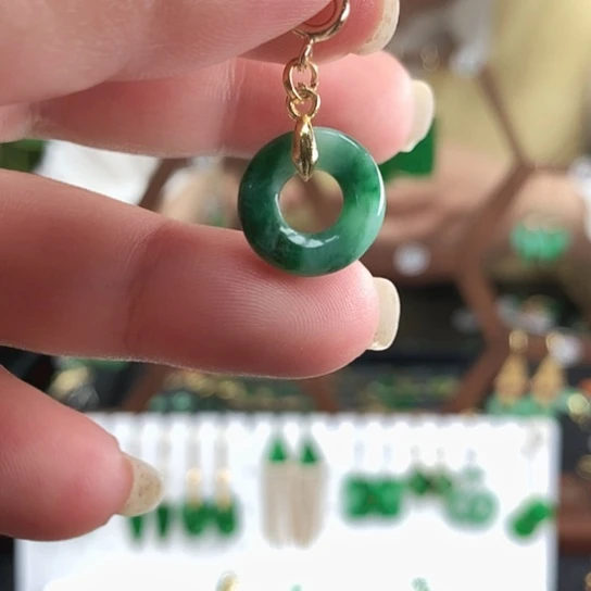 翡翠未镶嵌颈饰吊坠