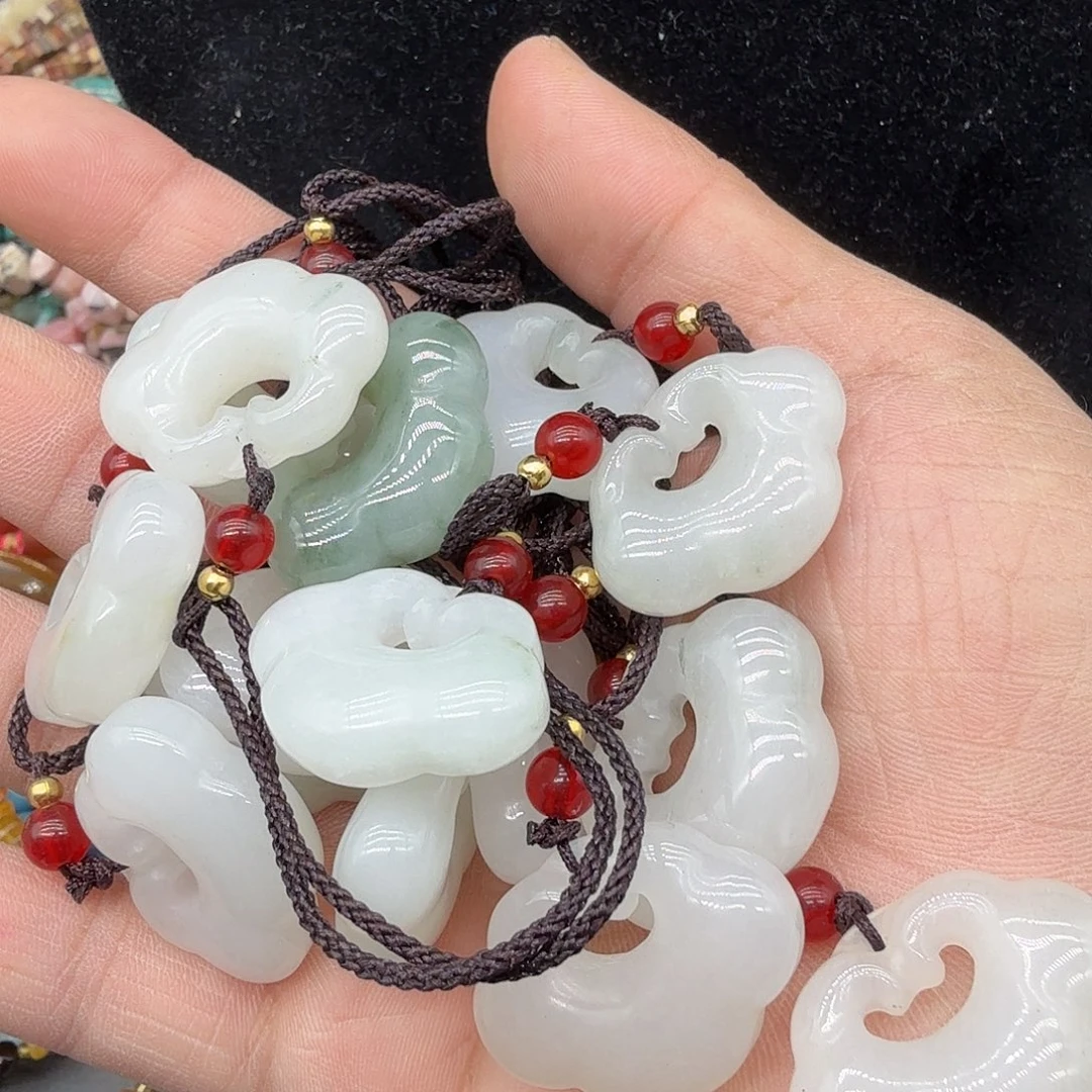 未镶嵌水晶珠宝半成品天山冰翠平安锁项链一条