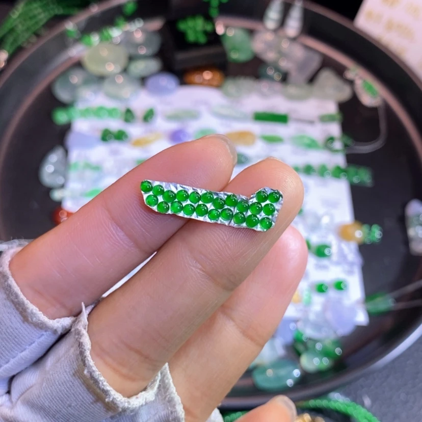 【闪购商品】翡翠挂件未镶嵌蛋