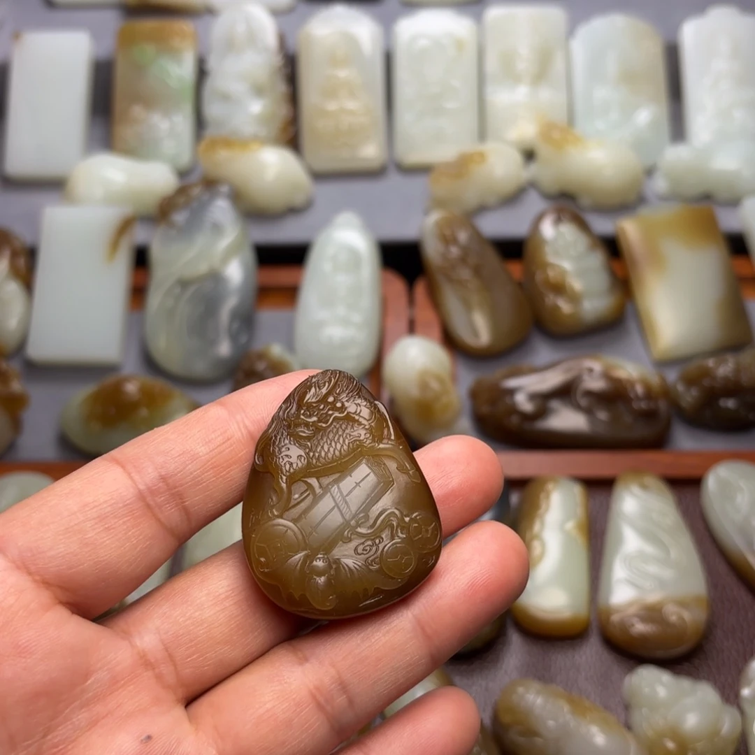 和田玉（糖玉）颈饰未镶嵌