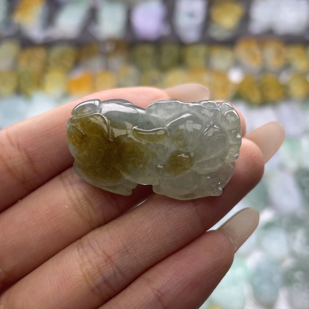 翡翠未镶嵌颈饰貔貅