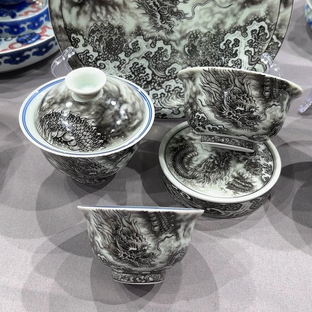 瓷片景德镇陶瓷学院副院长兼美术