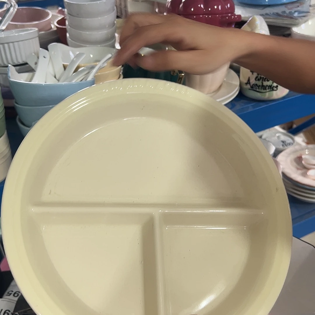 瓷片摩登白色3格盘一个微瑕