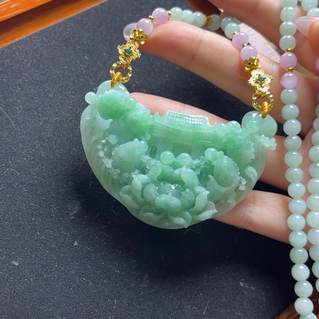 颈饰未镶嵌翡翠鱼跃龙门