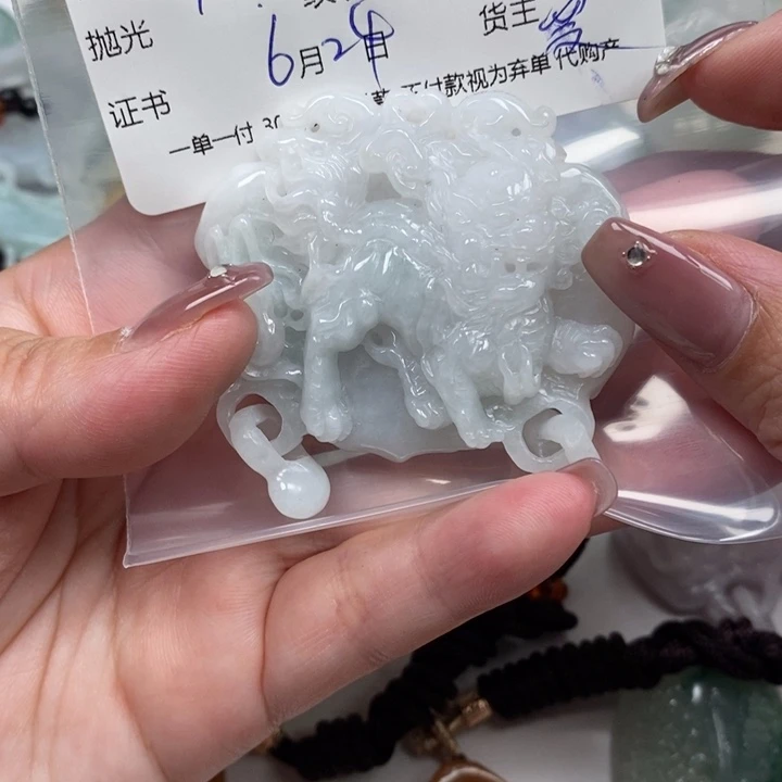 翡翠未镶嵌颈饰阿*天然翡翠