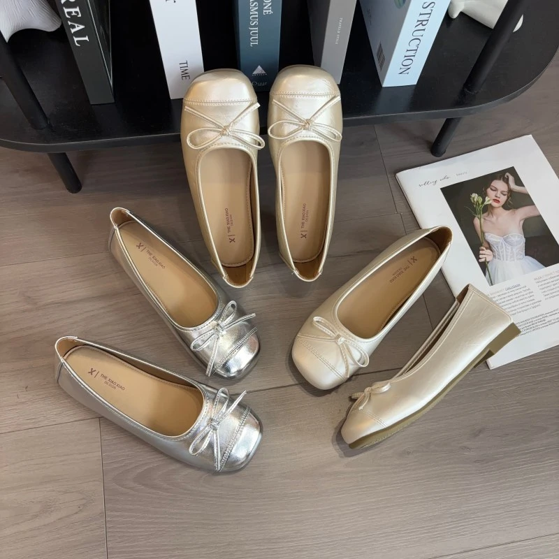 法式银色单鞋女2025新款春夏季一脚蹬平底豆豆鞋配裙子玛丽珍皮鞋