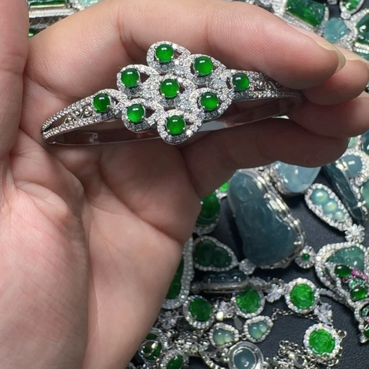 翡翠未镶嵌颈饰天然A货翡翠放漏