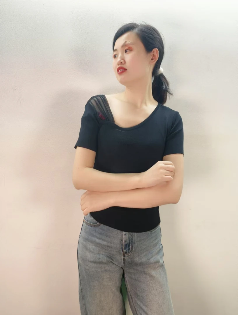 W245  上衣  该链接默认微瑕 无运费险 接受不了勿拍