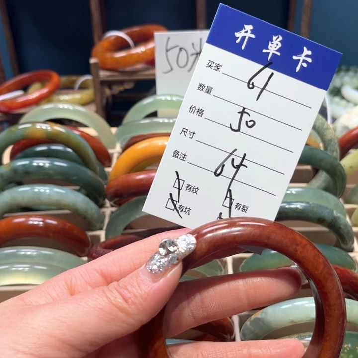 蛇纹石玉手镯未镶嵌小**茄