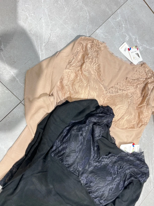 蕾丝两色打底衫肤色➕黑色