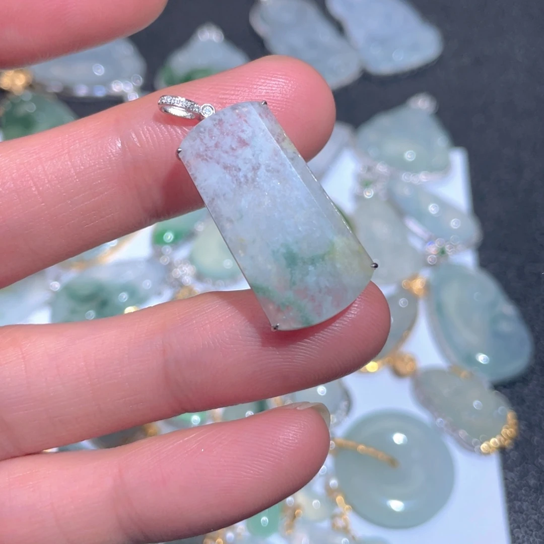 翡翠颈饰18K金镶嵌翡翠