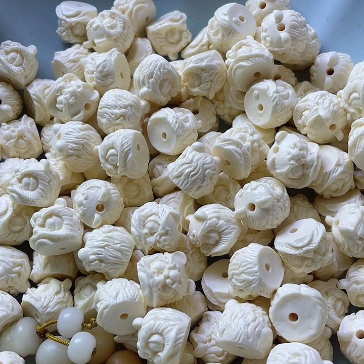 白玉菩提吊坠精品象牙果醒狮二十