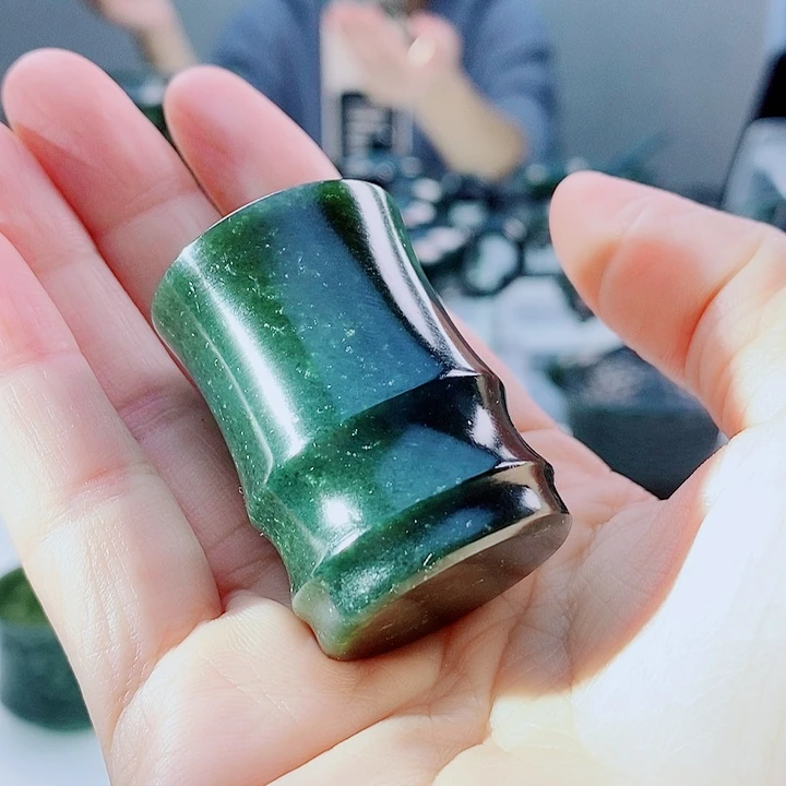 和田玉未镶嵌把件