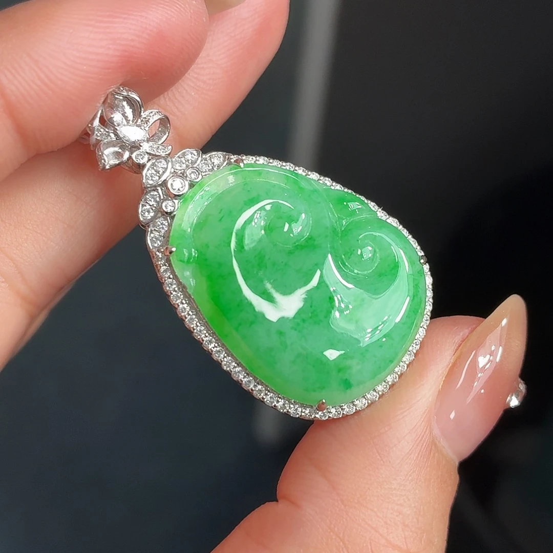 翡翠18K金镶嵌颈饰