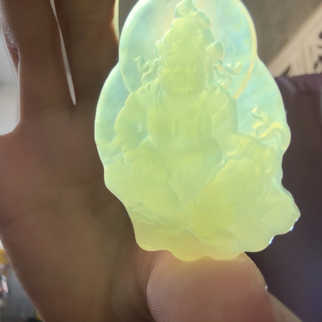 蛇纹石玉颈饰未镶嵌黄财神随形