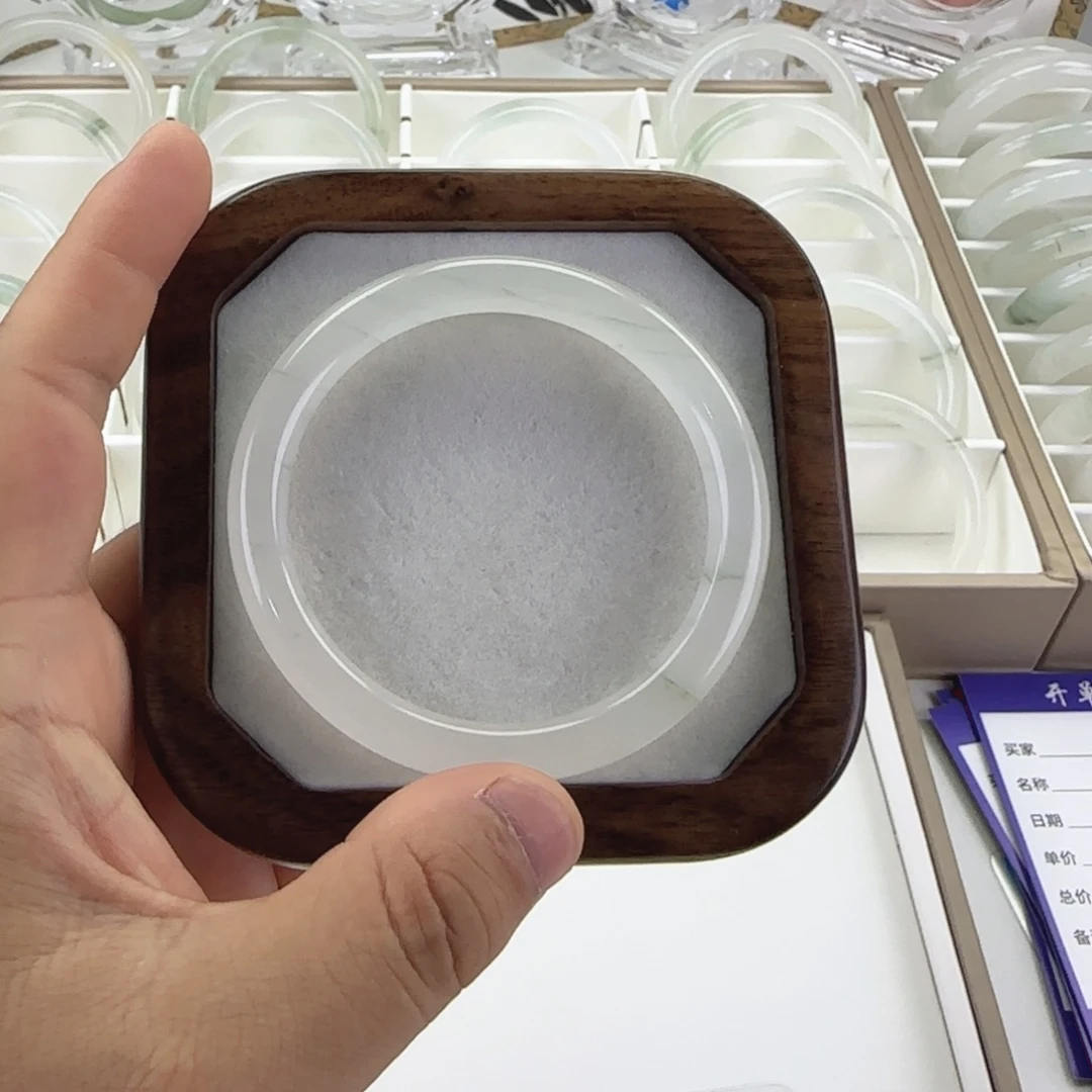 未镶嵌手镯石英质玉