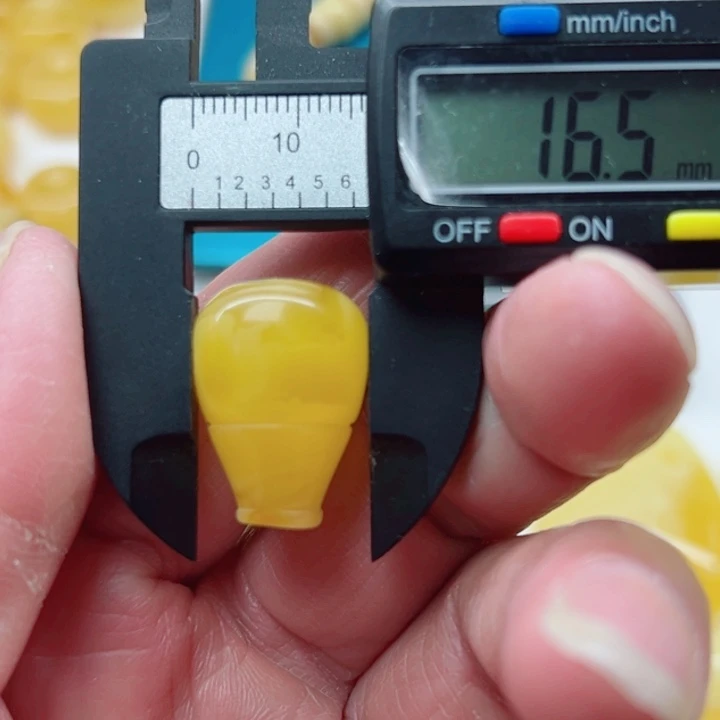 粒***橙琥珀（矿物珀）未镶嵌裸石