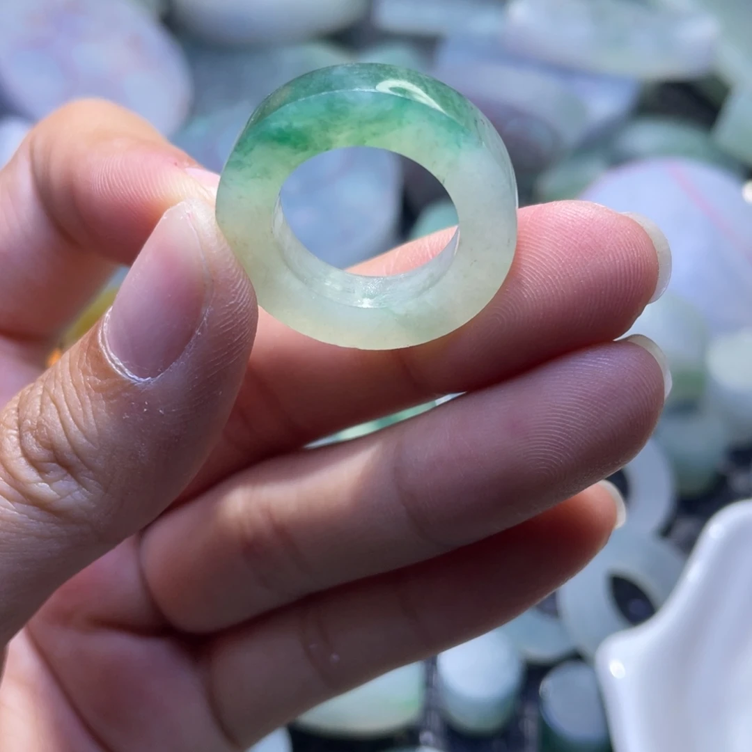 定制翡翠未镶嵌戒指