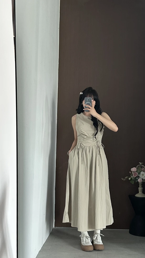 无袖连衣裙女2024年新款设计感显瘦高级感气质长裙25635