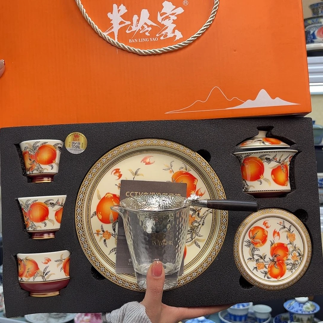 盖碗里放上适量水烧至