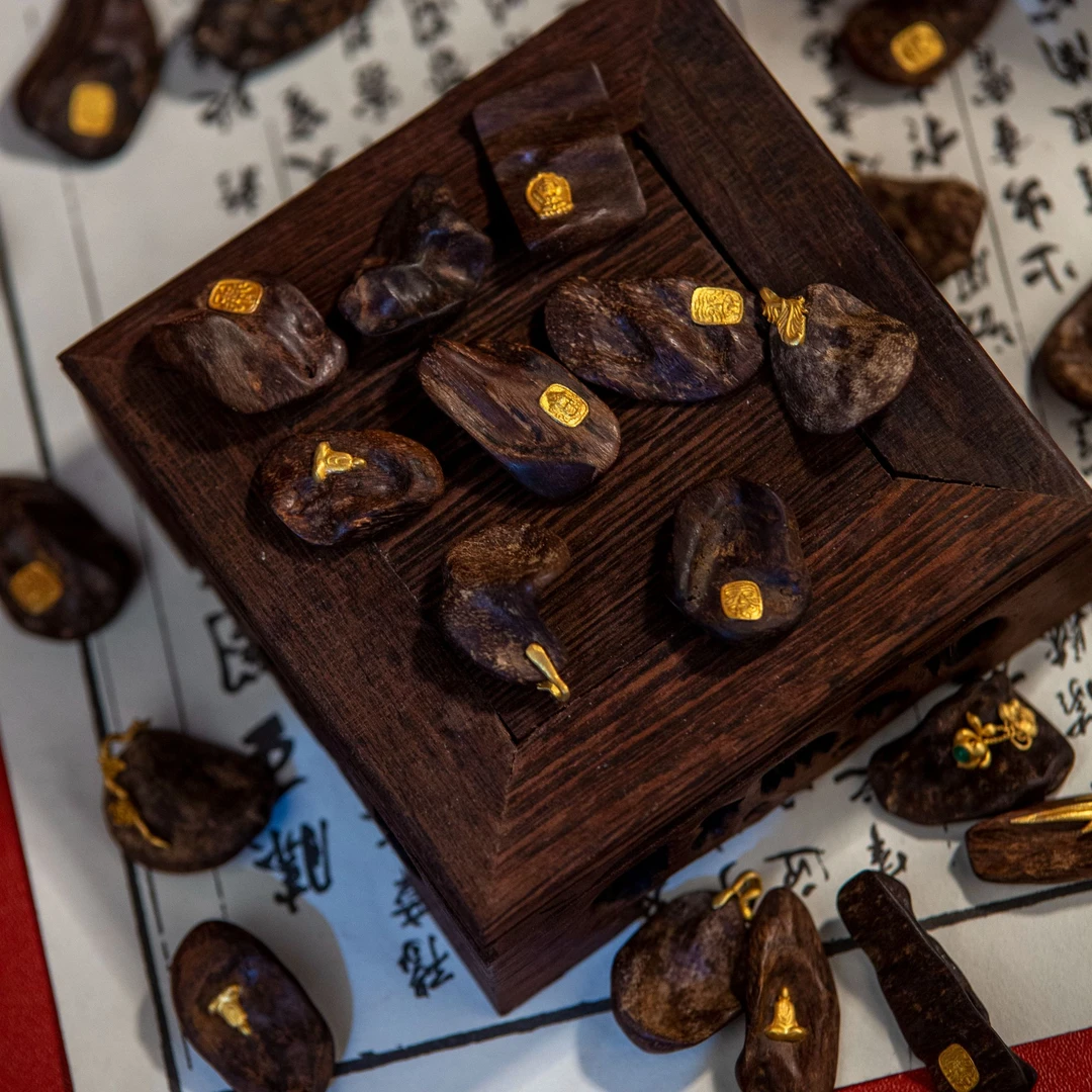 沉香【江苏工美专属】天然野文莱黑棋沉香挂坠-385*0008-2