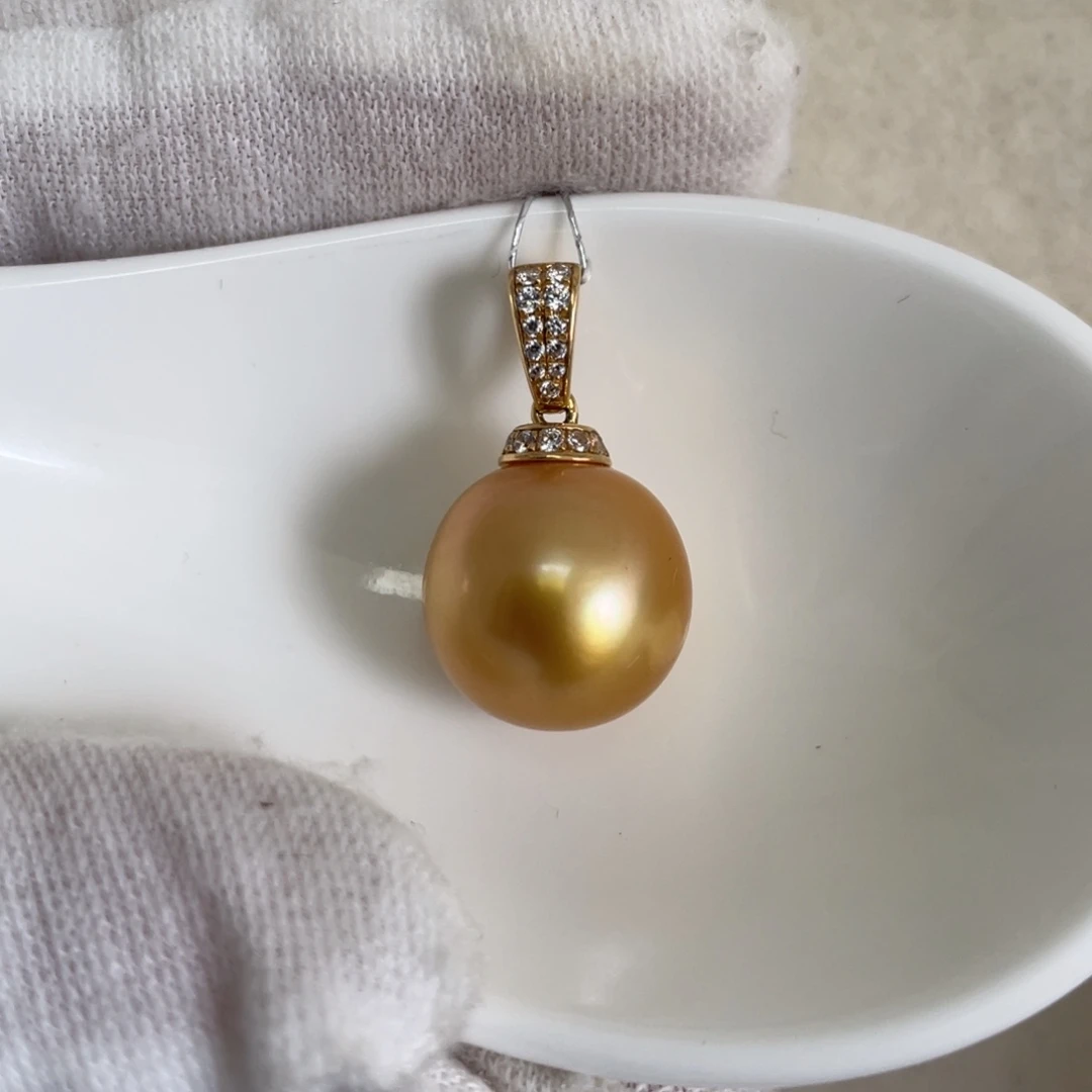 吊坠(不含链)18K金镶嵌海水珍珠13.8mm无瑕近圆