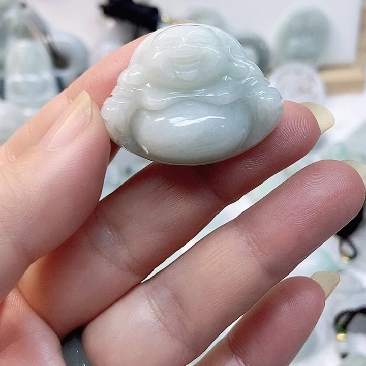 翡翠未镶嵌颈饰佛公