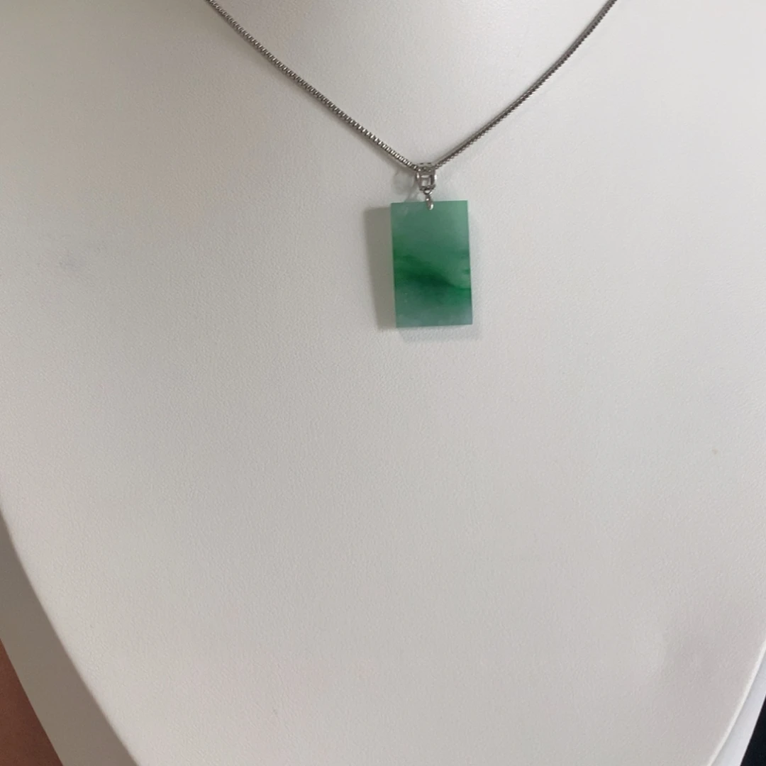 颈饰18K金镶嵌翡翠