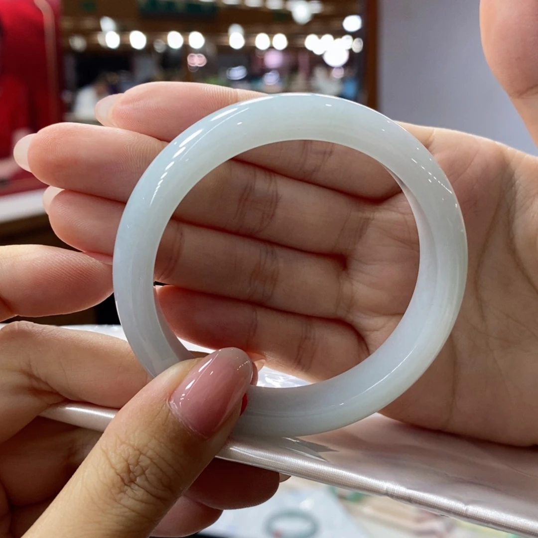 翡翠手镯未镶嵌翡翠糯化起胶