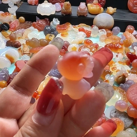 未镶嵌颈饰玛瑙/玉髓青*