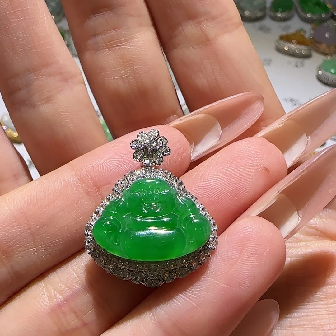 【闪购商品】颈饰18K金镶嵌翡翠玲*