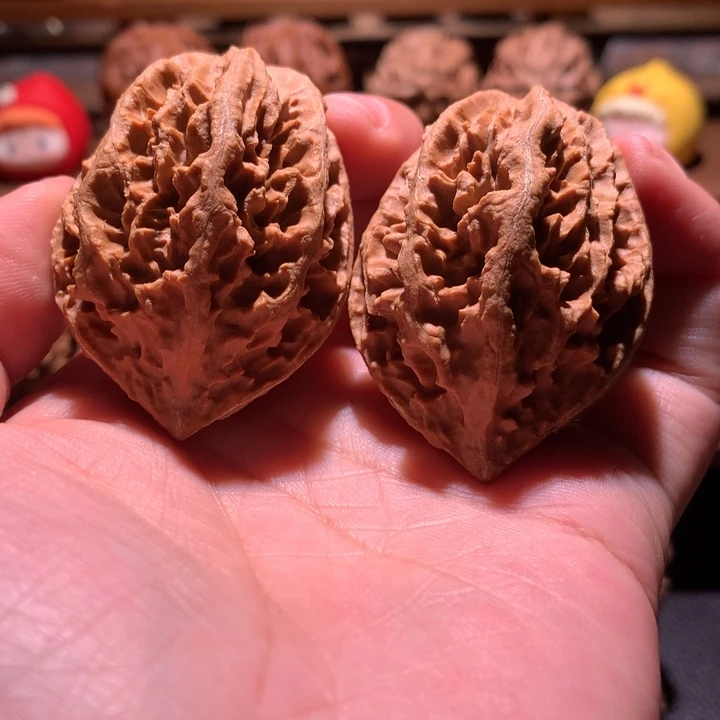 文玩核桃吊坠楸玥核73