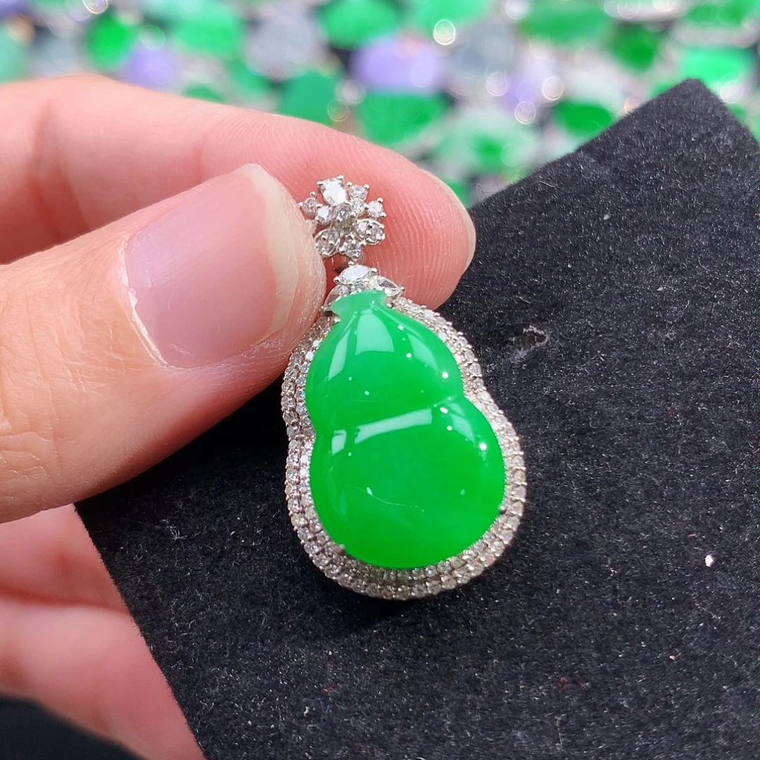 翡翠18K金镶嵌吊坠(赠链)