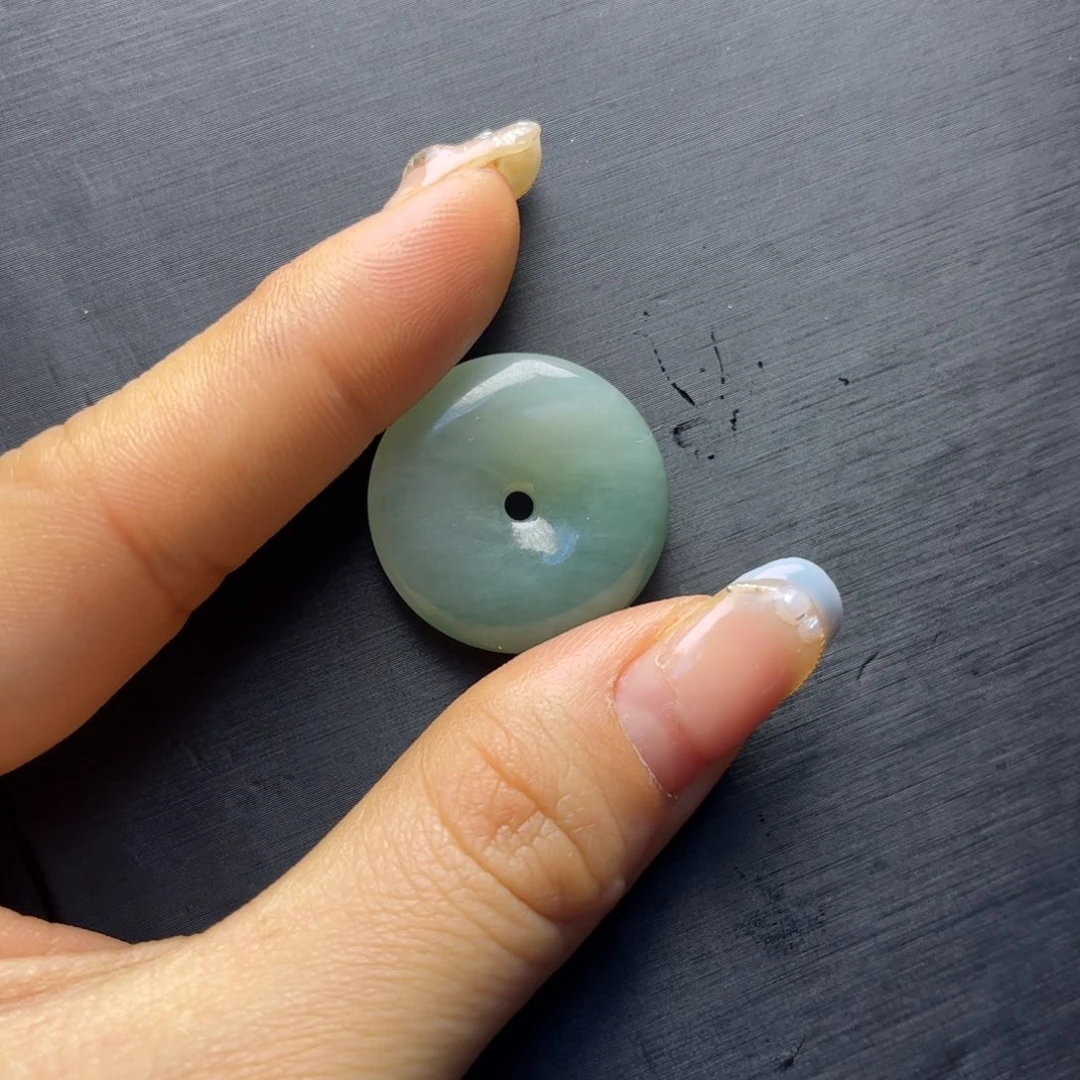 翡翠挂件未镶嵌曲****雕