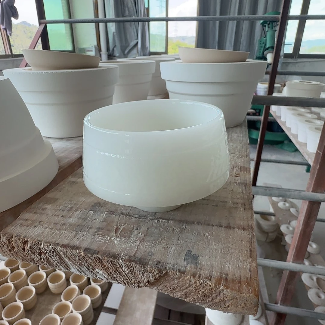 璞玉纯白手工修刀官帽杯容量约是140毫升