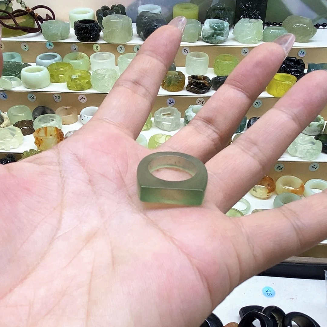 每***饱未镶嵌岫玉天然岫玉戒指