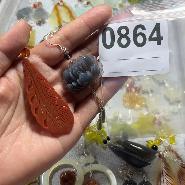 墨***玉蛇纹石玉合金吊坠