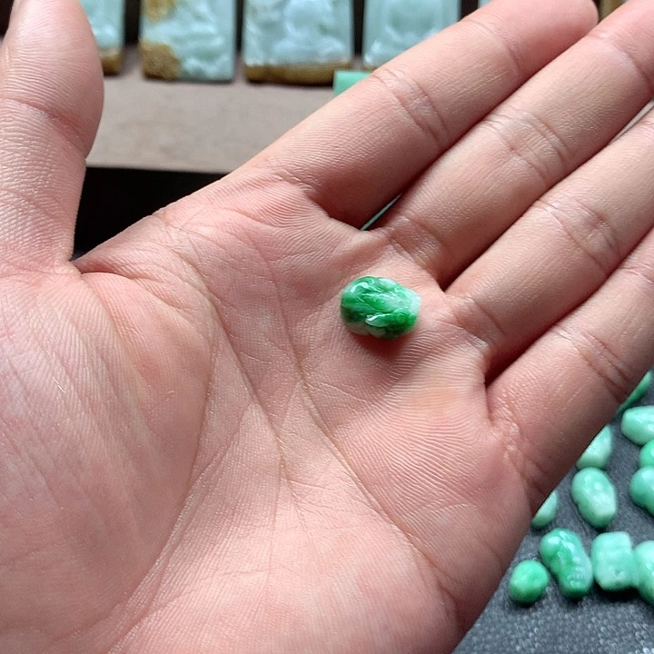 颈饰未镶嵌翡翠珊*?翡翠