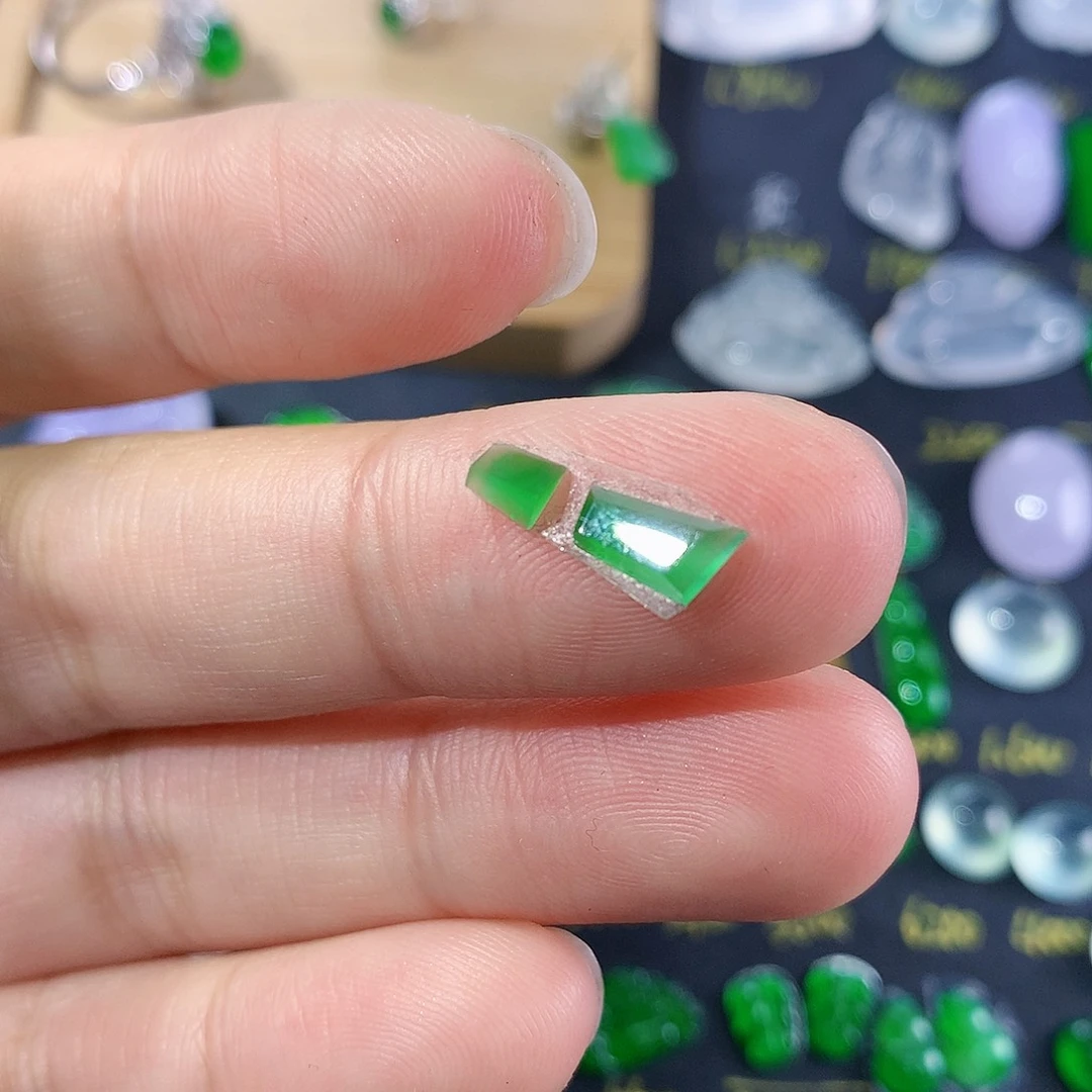 翡翠颈饰未镶嵌天然翡翠高冰切割