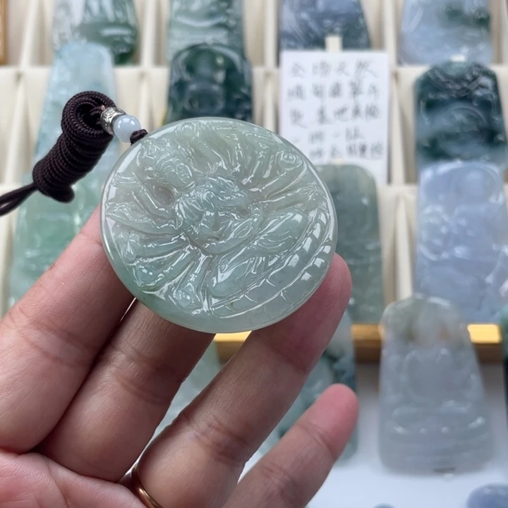 翡翠未镶嵌颈饰玉