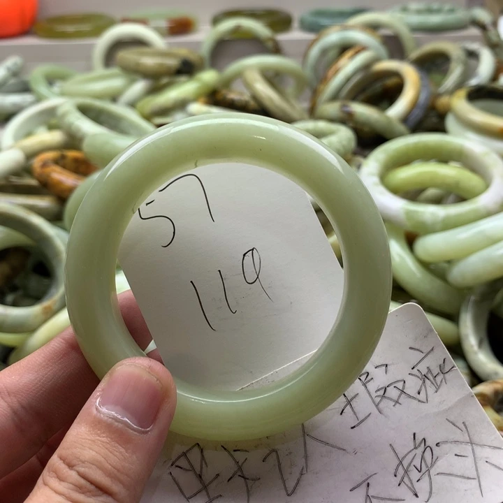 蛇纹石玉未镶嵌手镯