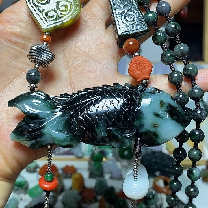 翡翠未镶嵌吊坠(赠链)