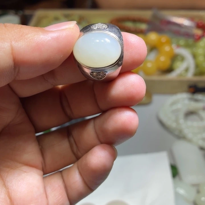 和田玉未镶嵌车挂